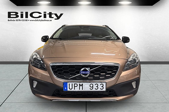 Volvo V40 Cross Country 3 of 5