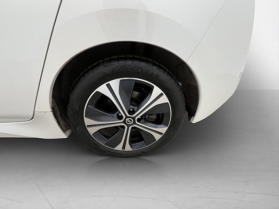 Nissan Leaf 28 of 30