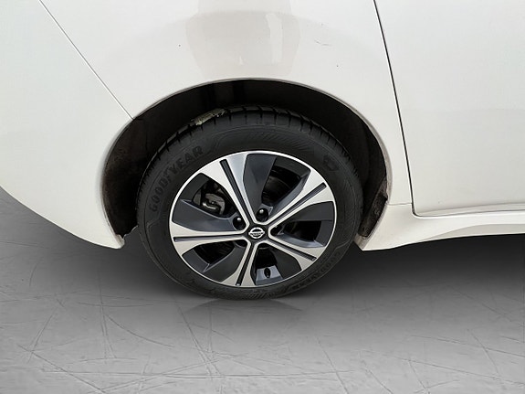 Nissan Leaf 29 of 30