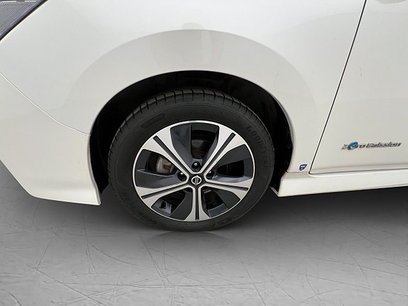 Nissan Leaf 27 of 30