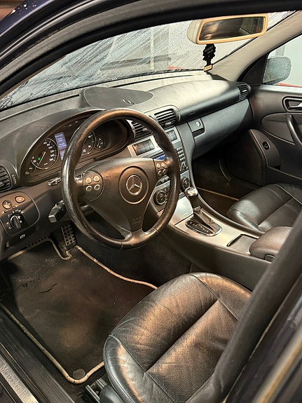 Mercedes-Benz C320 14 of 19