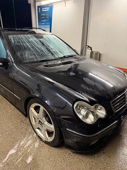 Mercedes-Benz C320 8 of 19