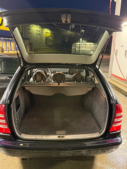 Mercedes-Benz C320 16 of 19