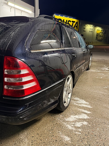 Mercedes-Benz C320 6 of 19