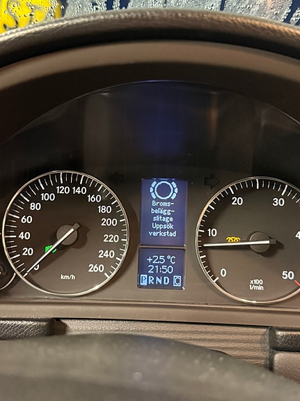 Mercedes-Benz C320 13 of 19