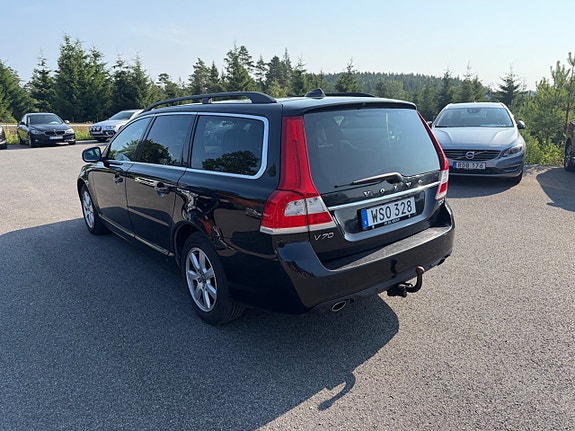 Volvo V70 3 of 5