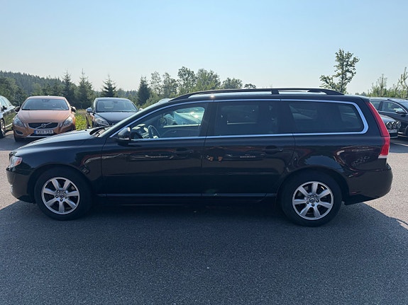 Volvo V70 2 of 5