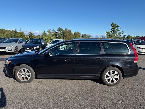 Volvo V70 2 of 26