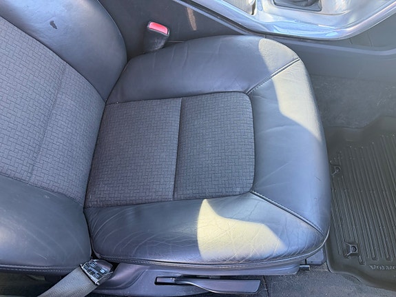 Volvo V70 12 of 26