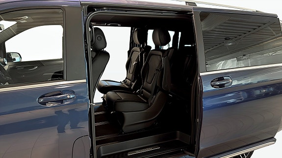 Mercedes-Benz V300 d 12 of 13