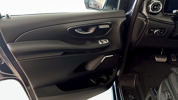 Mercedes-Benz V300 d 13 of 13