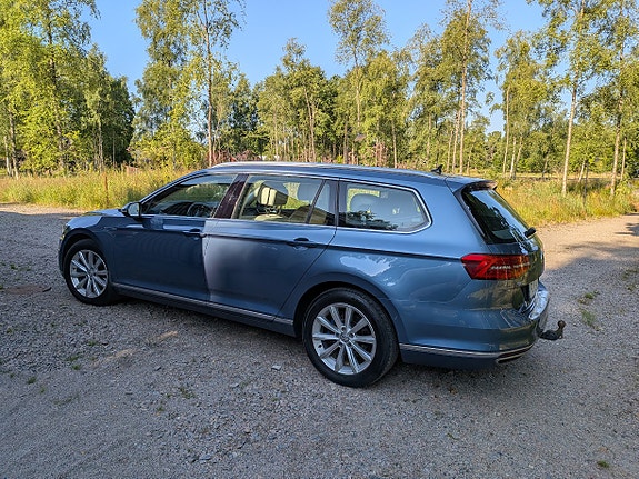 Volkswagen Passat 2 of 5