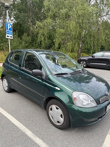 Toyota Yaris 3 of 4