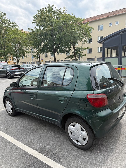 Toyota Yaris 2 of 4