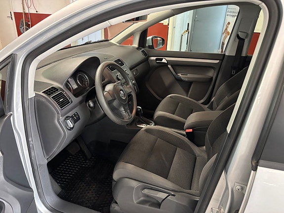 Volkswagen Touran 5 of 7