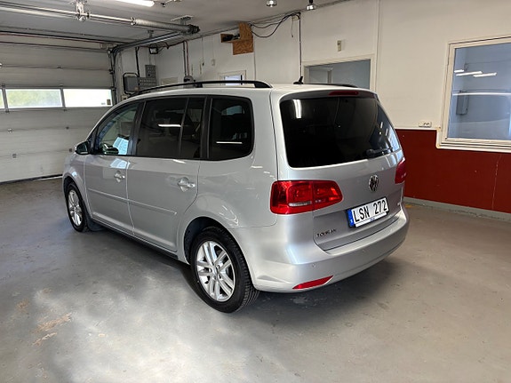 Volkswagen Touran 4 of 7