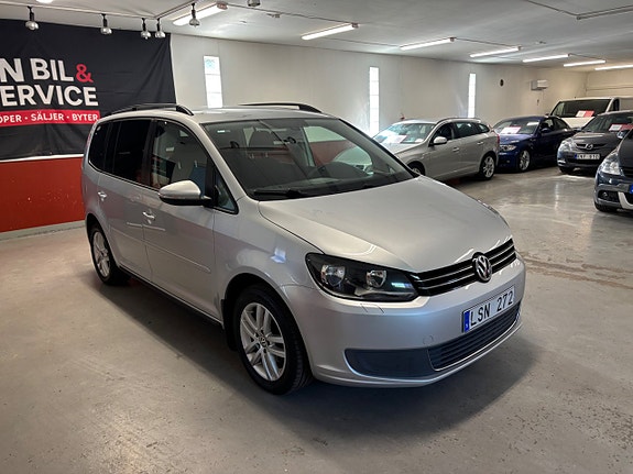 Volkswagen Touran 2 of 7