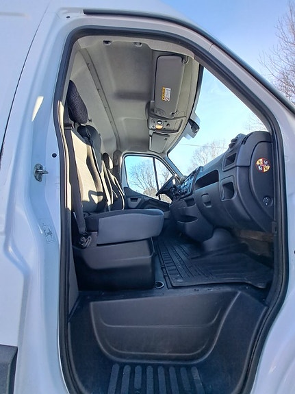 Nissan NV400 5 of 5