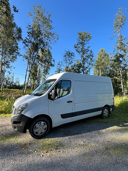 Nissan NV400 2 of 5