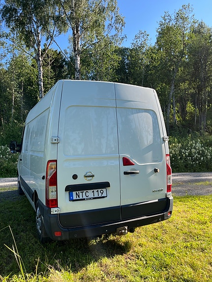 Nissan NV400 3 of 5