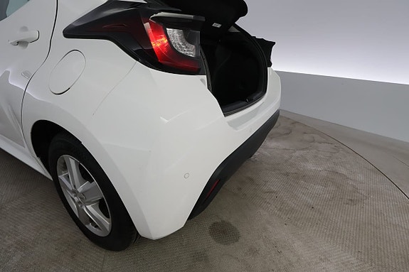 Toyota Yaris 7 of 25