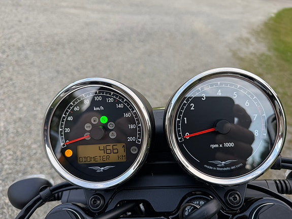 Moto Guzzi V7 III Milano 2 of 3