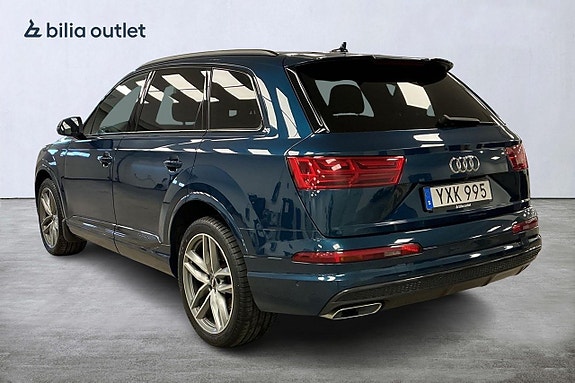 Audi Q7 3 of 5