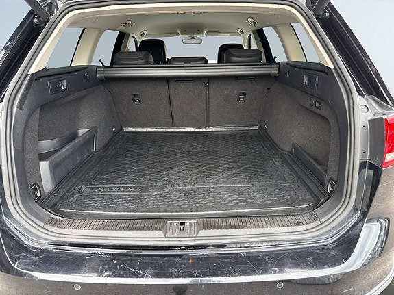 Volkswagen Passat Alltrack 12 of 21