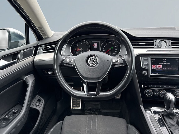 Volkswagen Passat Alltrack 9 of 21