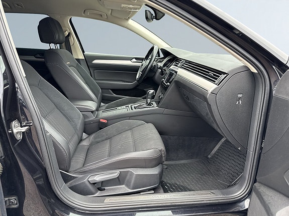 Volkswagen Passat Alltrack 10 of 21