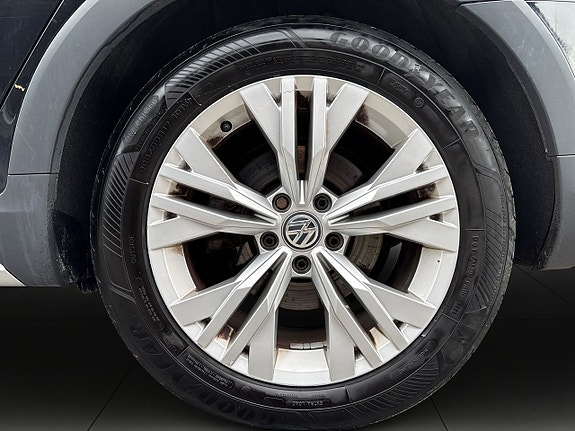 Volkswagen Passat Alltrack 14 of 21