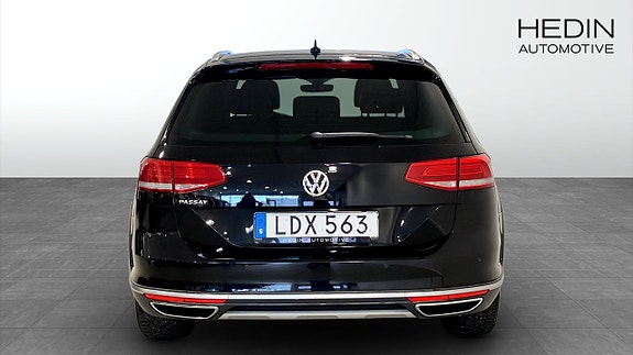 Volkswagen Passat Alltrack 7 of 9