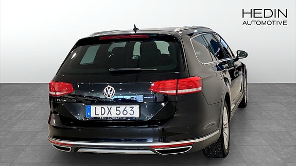 Volkswagen Passat Alltrack 2 of 9