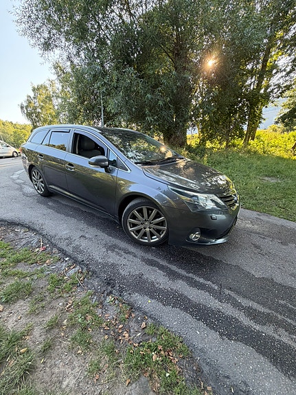 Toyota Avensis 9 of 13