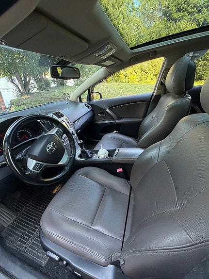 Toyota Avensis 11 of 13