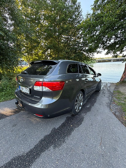 Toyota Avensis 7 of 13
