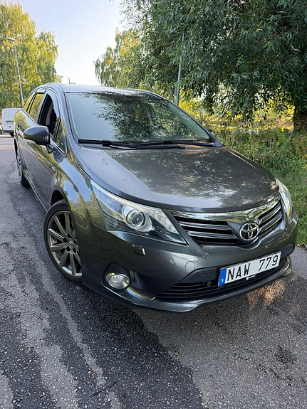 Toyota Avensis 2 of 13