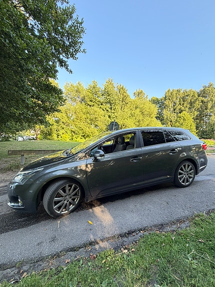 Toyota Avensis 4 of 13