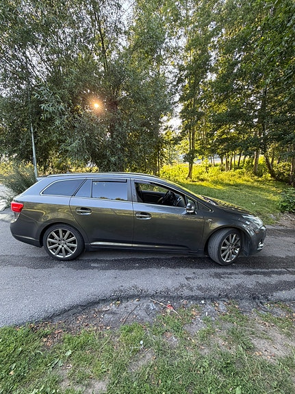 Toyota Avensis 8 of 13