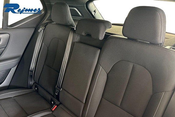 Volvo EX40 14 of 21