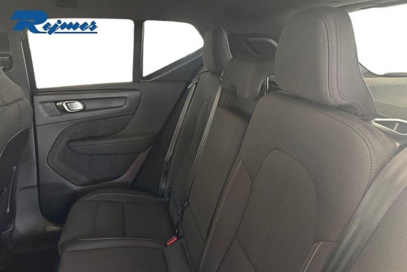 Volvo EX40 16 of 21