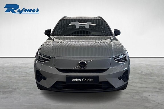 Volvo EX40 3 of 21