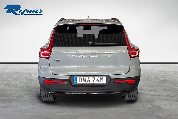 Volvo EX40 18 of 21