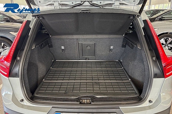 Volvo EX40 16 of 21