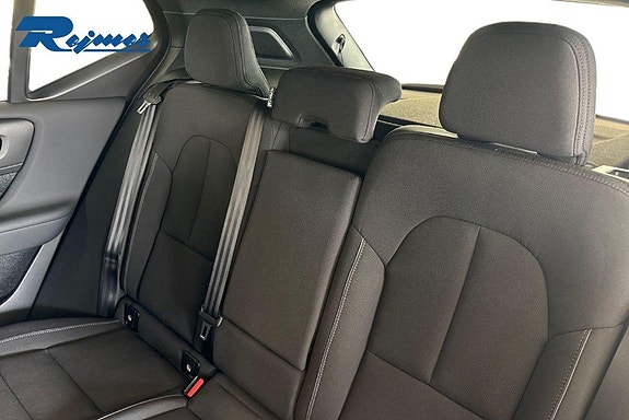 Volvo EX40 14 of 21