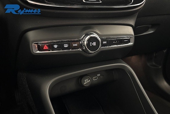 Volvo EX40 11 of 21