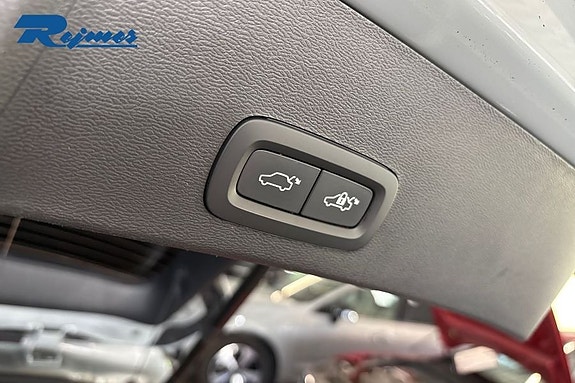 Volvo EX40 17 of 21