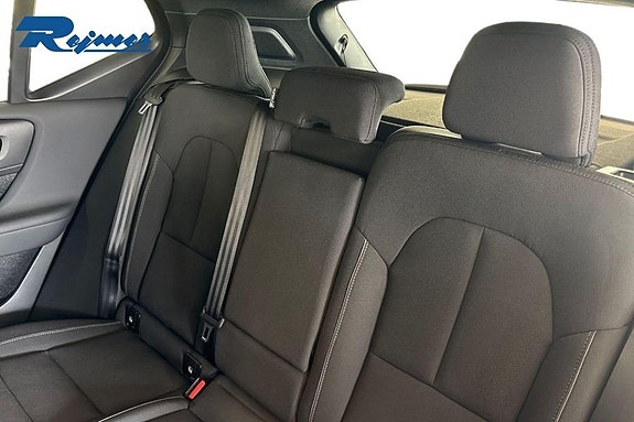 Volvo EX40 14 of 21