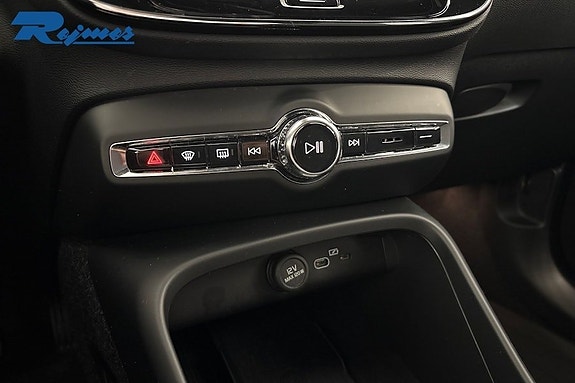Volvo EX40 10 of 21