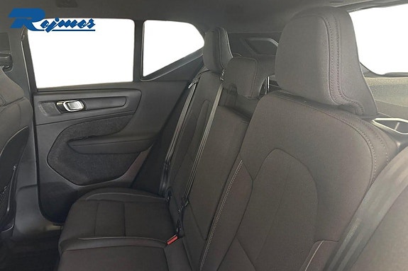 Volvo EX40 15 of 21